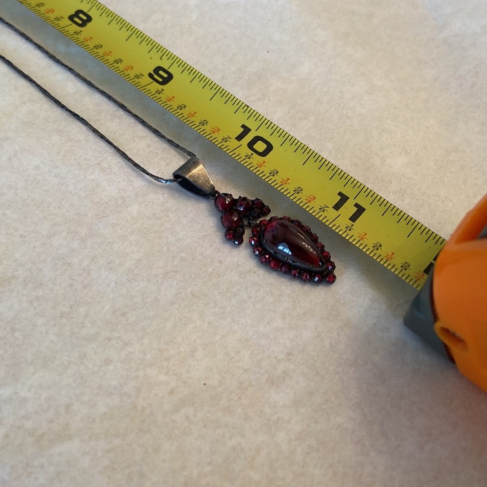 Bohemian garnet inverted teardrop pendant on sterling chain. Rare form. - Picture 5 of 6